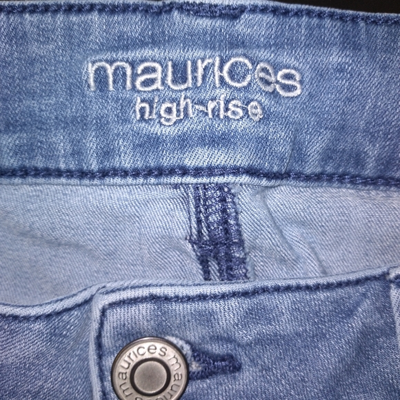 Maurices Distressed High Rise, Size Medium - Picture 5 of 7